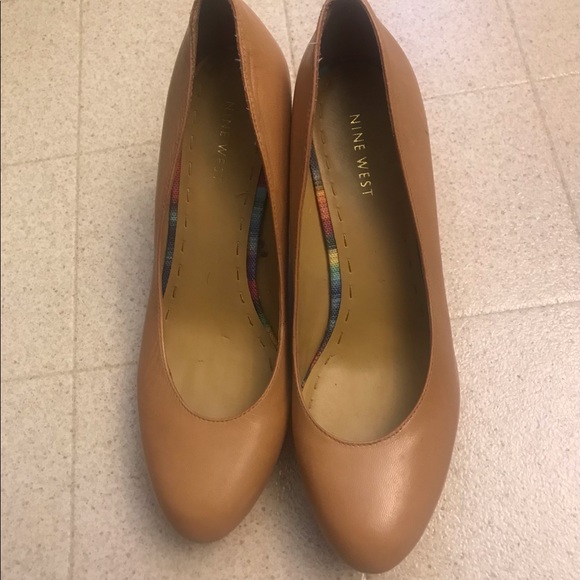 Shoes - Picture 4 of 5